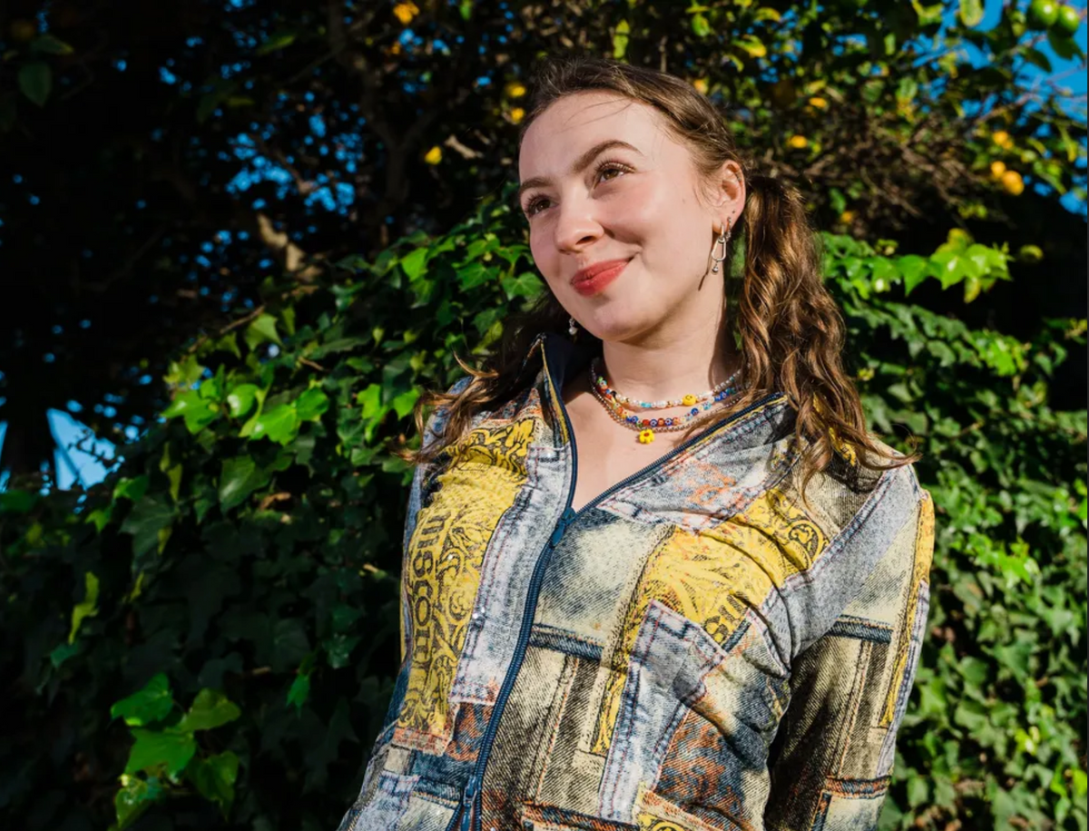 Rumor On The Street Is That Her Apples Are Delicious - Lyrics and Review