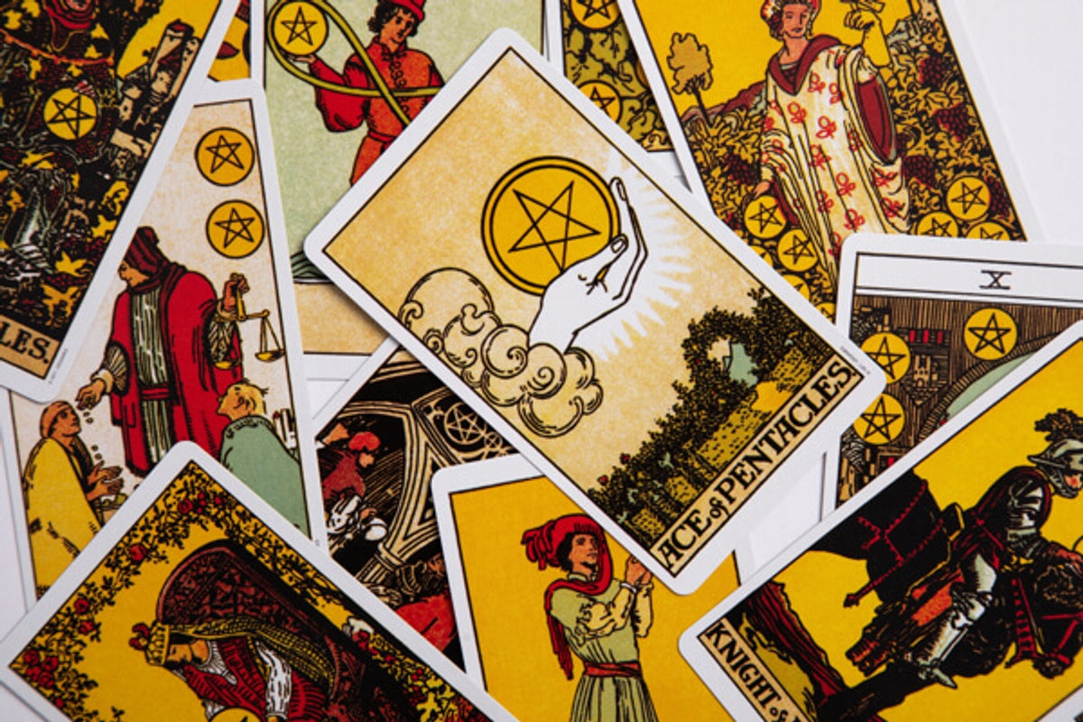 How to Read Tarot Cards: A Comprehensive Guide